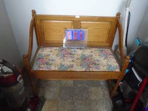 Entryway bench seat. As shown. CASH ON SITE ONLY. PICKUP IS TUESDAY MAY 26TH FROM 11 AM TO 4 PM ONLY. THERE IS NO OTHER OPPORTUNITY TO PICK UP YOUR ITEM THAN THIS TIME & REGARDLESS WHAT THE SCHEDULE STATES.