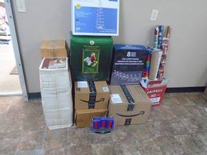 Assorted Christmas items.As shown.. CASH ON SITE ONLY. PICKUP IS TUESDAY MAY 26TH FROM 11 AM TO 4 PM ONLY. THERE IS NO OTHER OPPORTUNITY TO PICK UP YOUR ITEM THAN THIS TIME & REGARDLESS WHAT THE SCHEDULE STATES.