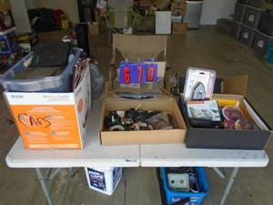 Assorted electronics. As shown. CASH ON SITE ONLY. PICKUP IS TUESDAY MAY 26TH FROM 11 AM TO 4 PM ONLY. THERE IS NO OTHER OPPORTUNITY TO PICK UP YOUR TIEM THAN THIS TIME & REGARDLESS WHAT THE SCHEDULE STATES.