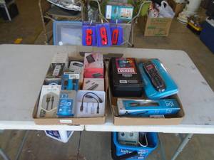 Assorted electronics. As shown. CASH ON SITE ONLY. PICKUP IS TUESDAY MAY 26TH FROM 11 AM TO 4 PM ONLY. THERE IS NO OTHER OPPORTUNITY TO PICK UP YOUR TIEM THAN THIS TIME & REGARDLESS WHAT THE SCHEDULE STATES.