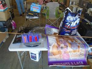 Ice melt, girly posters & 8 grounding rod. As shown. CASH ON SITE ONLY. PICKUP IS TUESDAY MAY 26TH FROM 11 AM TO 4 PM ONLY. THERE IS NO OTHER OPPORTUNITY TO PICK UP YOUR TIEM THAN THIS TIME & REGARDLESS WHAT THE SCHEDULE STATES.