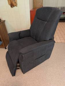 Serta Power Lift Recliner Chair With Remote