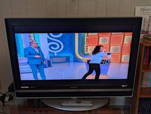 Sony Kdl-v40xbr1 Bravia LCD TV With Remote