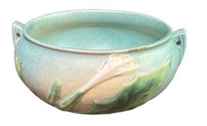 J6 - Vintage Roseville Thornapple Floral Bowl