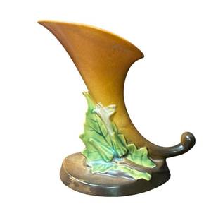 J6 - Roseville Pottery Thornapple Cornucopia Vase