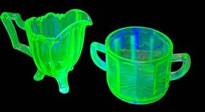 J5 - Vintage Depression-Era Green Uranium Glass Creamer & Sugar Bowl (Lot of 2)