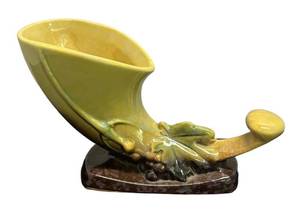 H1 - Vintage Roseville Pottery Wincraft Cornucopia Vase