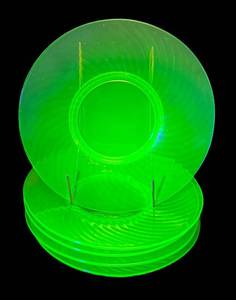 G3 - Set of Five Vintage Imperial Uranium Twisted Optic Glass Plates