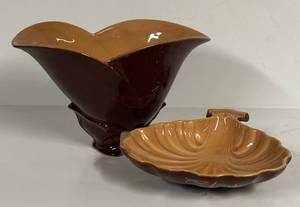 I5 - Vintage Roseville Mayfair Brown Vase & Shell Dish