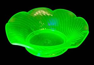 I5 - Vintage Hocking Uranium Glass Spiral Bowl