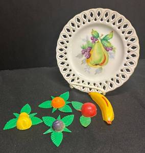B5 - Vintage Rossetti Fruit Motif Plate with Fruit Magnets
