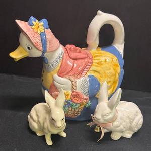 G3 - Adorable Duck Teapot with Two Bunny Figurines