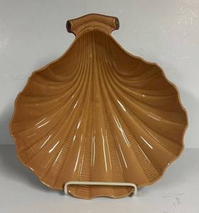K6 - Vintage Roseville Capri Shell Bowl