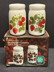 A3 - Vintage McCoy Strawberry Country Salt & Pepper Shakers