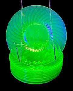 H2 - Ten Vintage Hocking Uranium Glass Plates