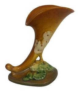 K6 - Roseville Primrose Cornucopia Vase