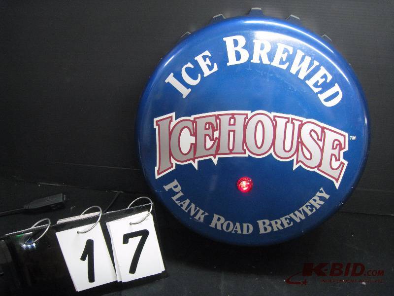 lot 17 image: Ice House Beer blinking bottle cap - uses 2 D batteries 17 diam