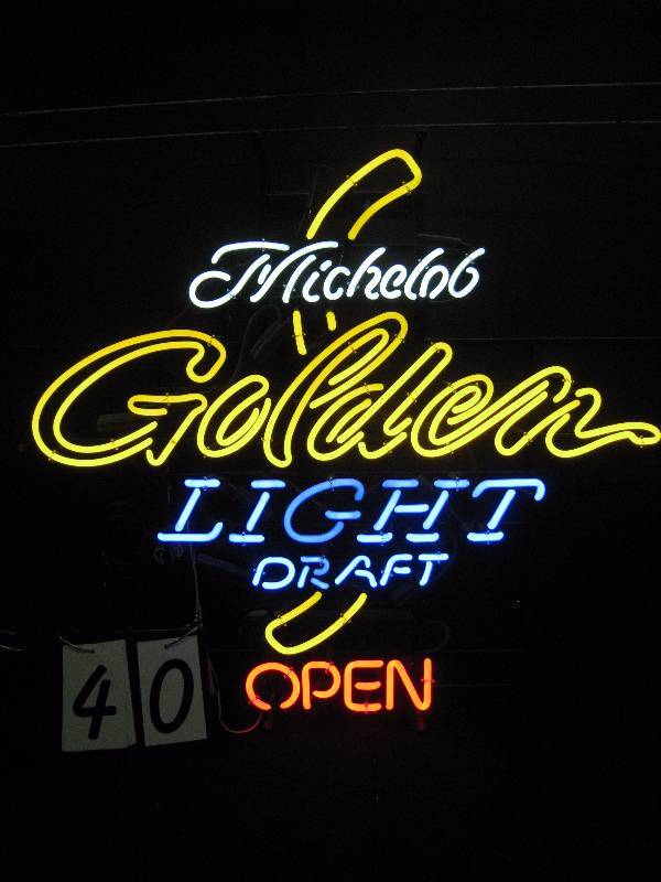 lot 40 image: Michelob Golden Light Draft OPEN neon, looks like new 33 w x 30 h