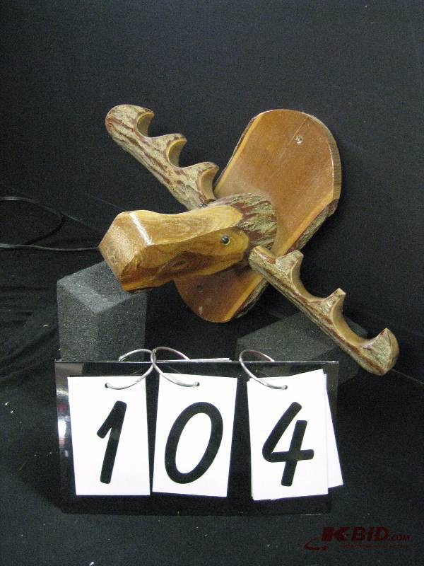 lot 104 image: Mounted wooden moose head - folk art, hand carved 22 x 15 x 11 deep