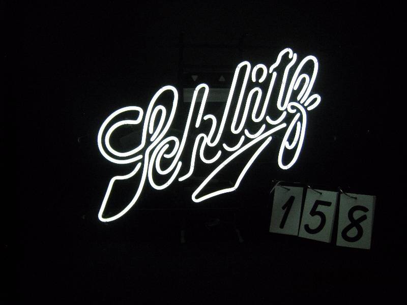 lot 158 image: Schlitz - clean and bright neon sign 25 w x 21 h
