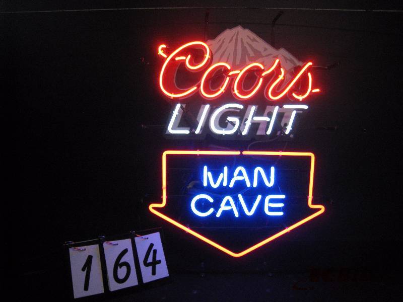 lot 164 image: Coors Light - man cave w arrow, neon, new 22 w x 31 h
