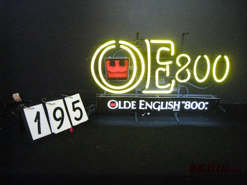 lot 195 image: Old English 800 neon - new in box 26 w x 16 h