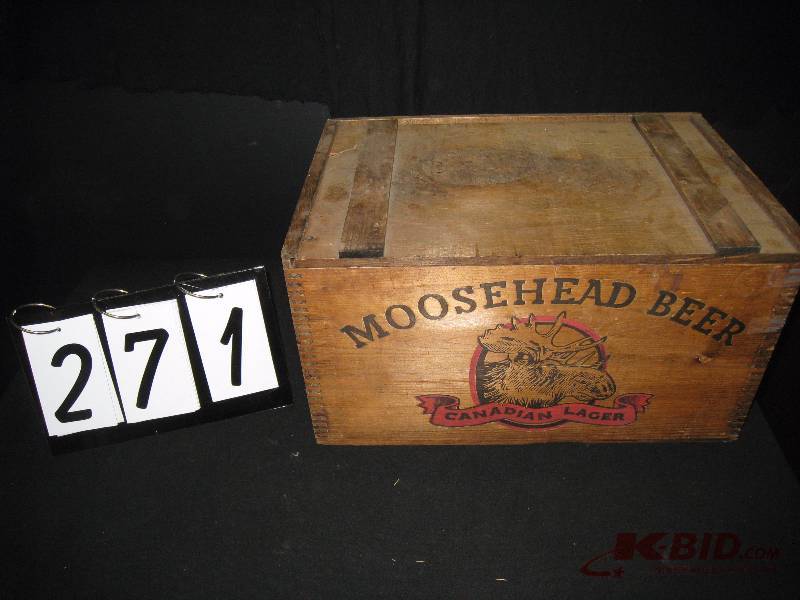 lot 271 image: Moosehead wooden crate, cracked lid 18 w x 10 h x 12 d