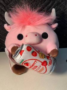 NY 1 - Zuru Snackles Strawberry Milk Plush