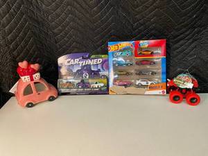 D1 - Hot Wheels, Car Tuned & Dino Age Toy Vehicle Lot of 4