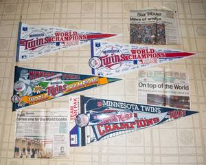 Minnesota Twins Pennants, Pins & Newspaper Clippings  1987 & 1991 World Series Era