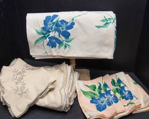 Tablecloth & Cloth Napkin Sets  2 Matching Sets