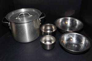 Aluminum Pot & Stainless Steel Mixing Bowls  Assorted Kitchen Lot