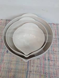 3 Cream Colored Mixing Bowls by Figmint