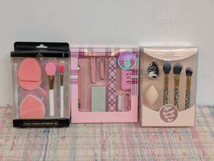 Nail Care & Make Up Brush Sets
