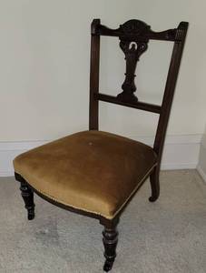Victorian Carved Back Slipper Chair