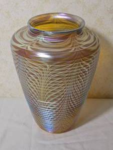Stunning Orient & Flume Pulled Feather Glass Vase with Unique Ribbed Form