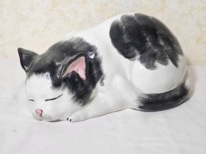 Italian Porcelain Sleeping Cat