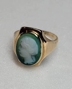 Gold Green Carved Cameo Ring Featuring a Girl  Size 5, 3g