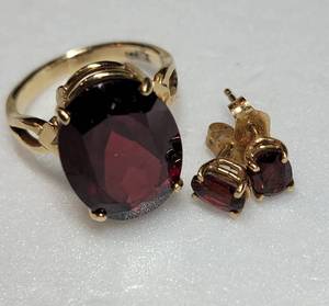 14K Yellow Gold Garnet Cabochon Ring and Earring Set  Size 7