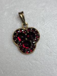 14K Yellow Gold Garnet Clover Pendant  2g