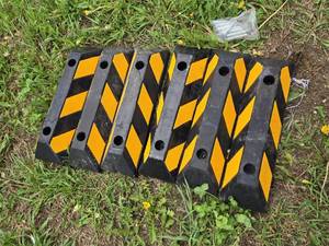 Lot of 6 Rubber Parking Curb Stops with Bolts Set - 6x21