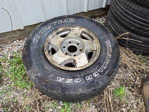 Goodyear Wrangler GSA Tire 2657516 with GM Rim  - Tire is bad