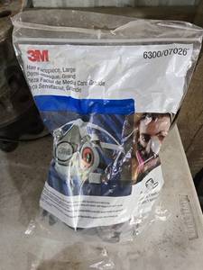 New 3M 630007026 Large Half Facepiece Respirator Mask