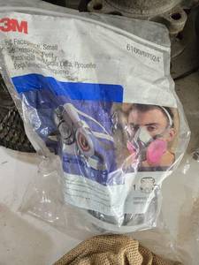 New 3M Half Facepiece Respirator Model 610007024, Small Size