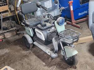 Future FT-D3 Electric Tricycle Model FT-D3, With Charger - New - This is a three-wheeled electric cart with a 500W motor, 48V 20Ah battery, and a range of 40 km