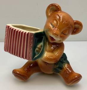 Vintage MCM Royal Copley Bear With Accordian Planter 4 x 7 12 x 7 12
