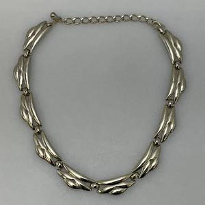 Vintage MONET Ornate Necklace 16.5 Overall