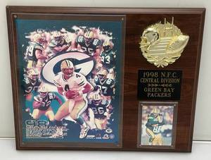 1998 N.F.C. Central Division Green Bay Packers Brett Farve Plaque 12 x 15