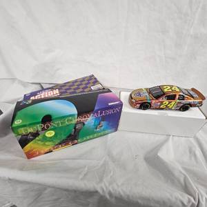 124 DuPont Jeff Gordon Chromalusion