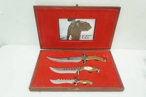 Vintage James Dean 3 piece knife set and wooden box